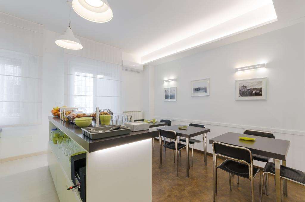 Bed and Breakfast Le Stanze Sul Corso Pescara Restaurace fotografie